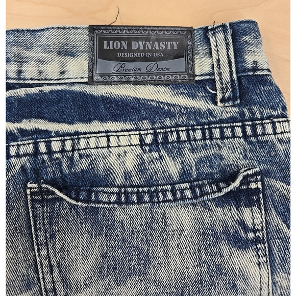 Lion Dynasty Shorts Men’s Sz 34 Distressed Cotton Blend Faded Denim Blue - Picture 12 of 12